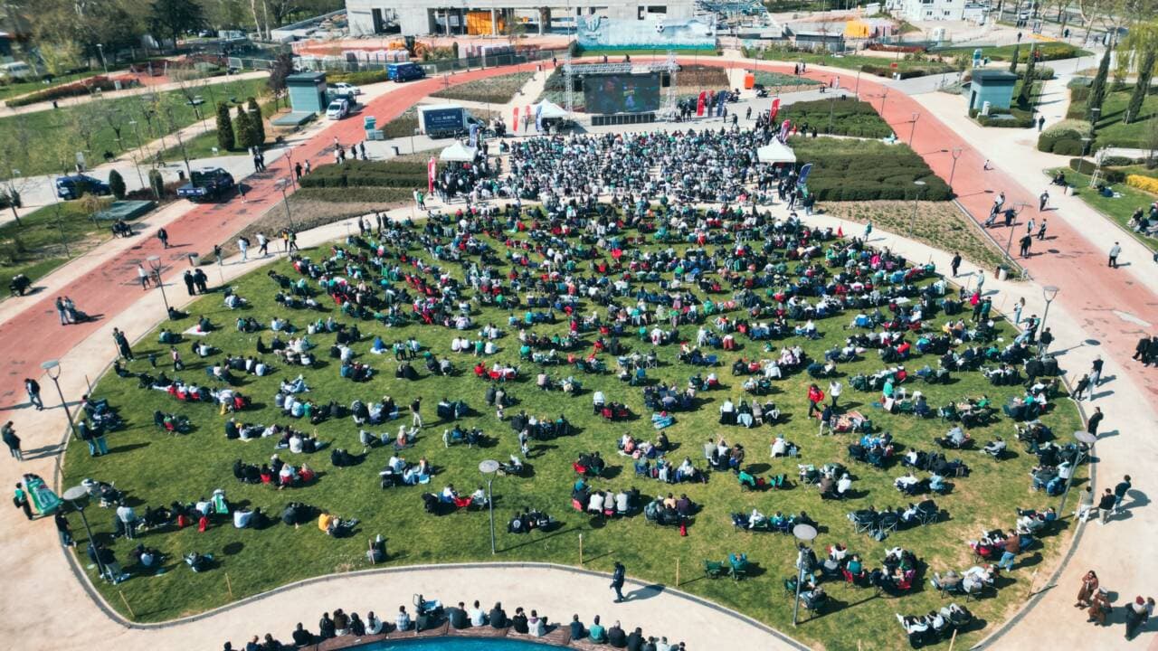 Bursaspor'dan Şampiyonluk Yolunda Kritik Galibiyet: Bursa'da Dev Ekran Coşkusu Yaşandı