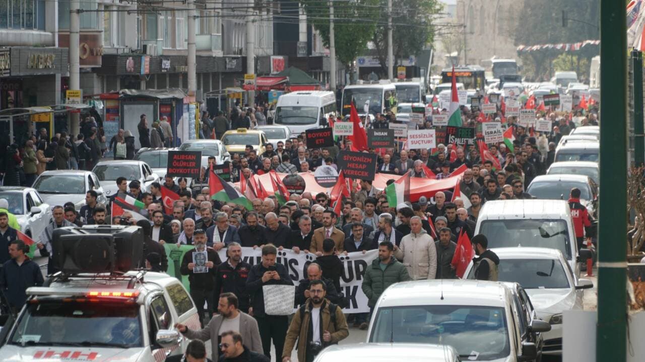 Bursa'da Filistin İçin 'Aksa'nın Özgürlüğü' Yürüyüşü Düzenlendi